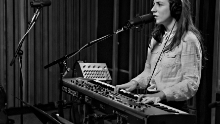 Julia Holter performs live on KCRW.